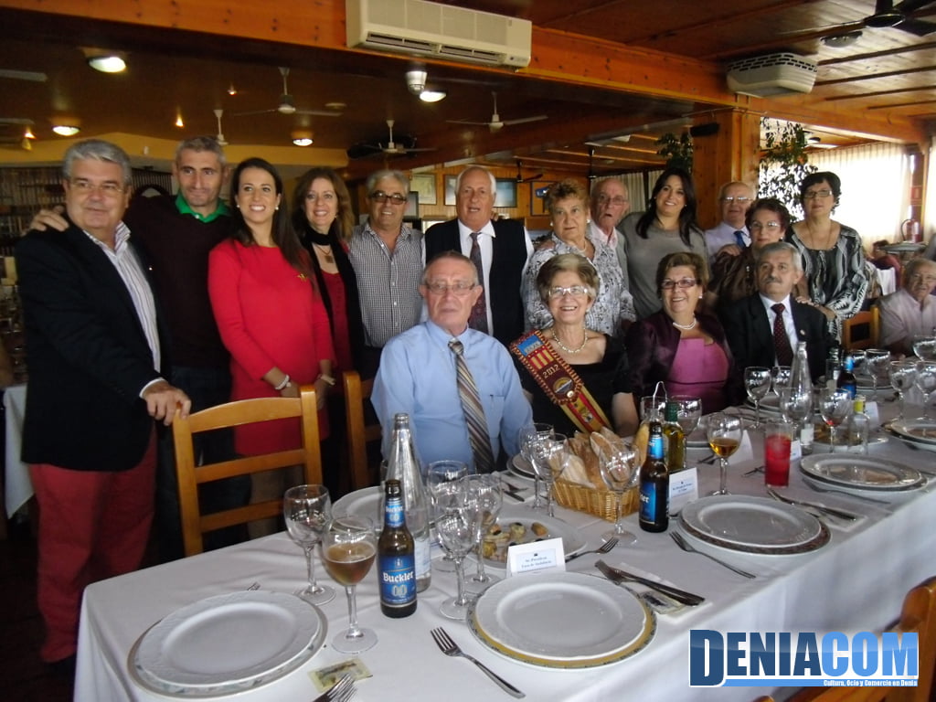 Autoridades y amigos en la comida de hermandad de los jubilados de Dénia