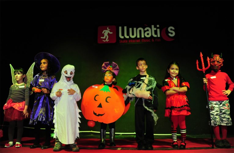 Concurso de disfraces en el Halloween de Llunàtics
