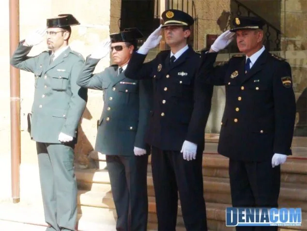 Dénia reclama una financiación justa en la celebración del 9 d'Octubre 4 Cuerpos de seguridad del estado durante la celebración del 9 doctubre en Dénia