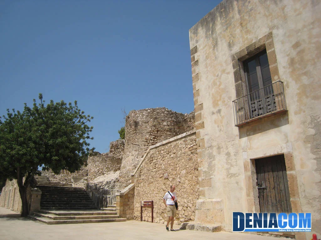 Entrada al Museo Arqueológico del Castillo de Dénia