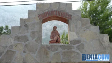 Entrada al Via Crucis de la Ermita del Pare Pere