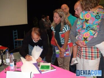 Firma del libro de Toros en Dénia y la Marina Alta