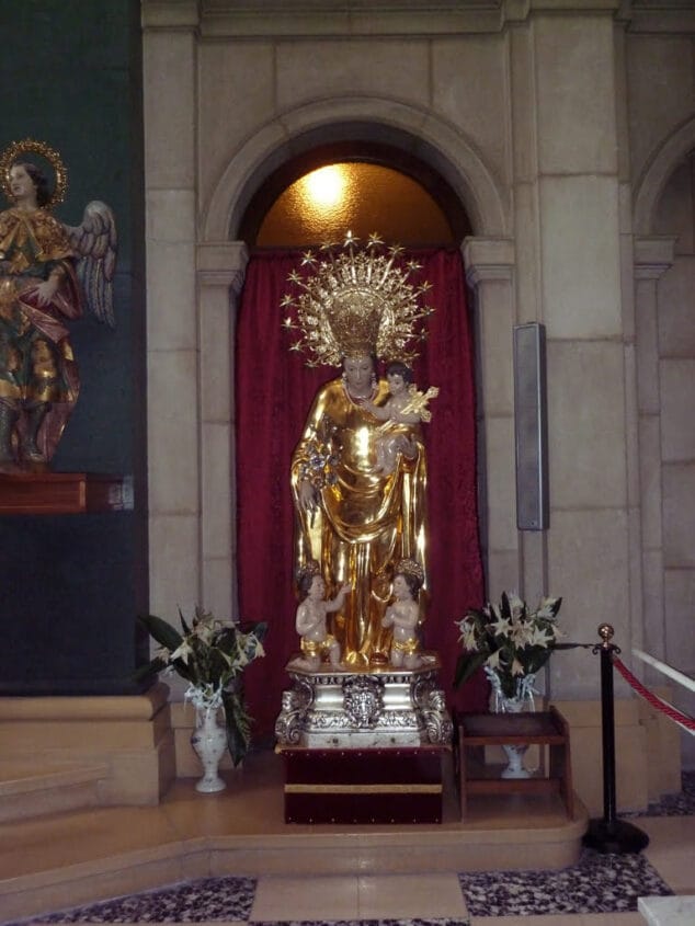 Imagen de la Virgen de los Desamparados en el Hospital General de Valencia