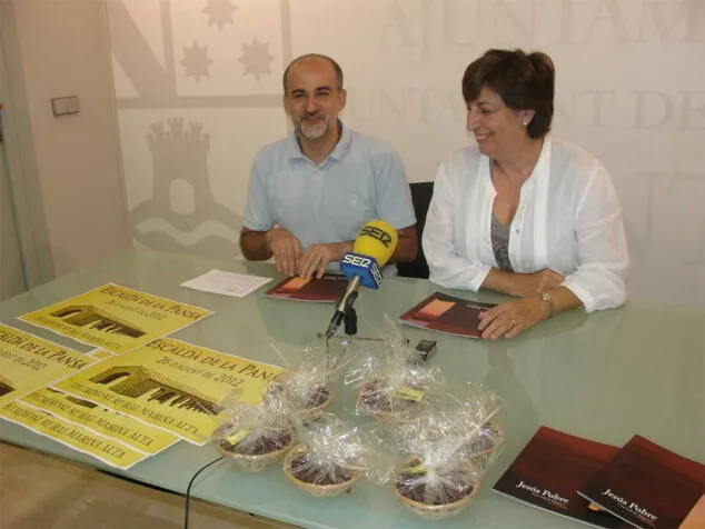 Javier Scotto di Tella y Pepa Font presentan la línea de colaboración para promocionar Jesús Pobre