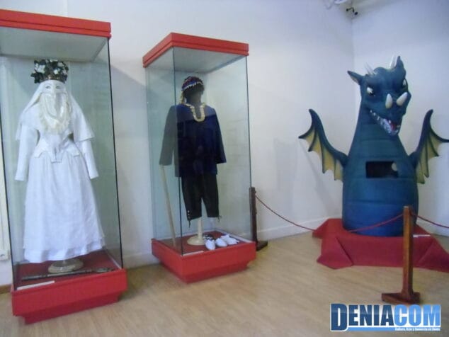 La Moma El Momo y el Drac de Dianium Dansa