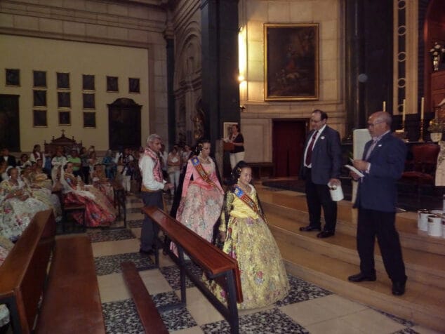 Las Falleras Mayores de Dénia 2013 en el besamanos de la Virgen de los Desamparados en Valencia