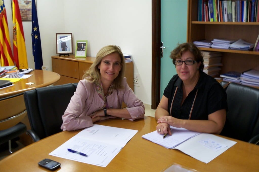 Pepa Sivera se reúne en valencia con la vicesecretaria de educación Virginia Jimenez Pepa Sivera se reúne en valencia con la vicesecretaria de educación Virginia Jimenez