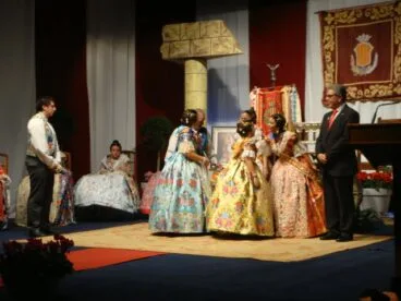 Presentació Moncada – Pleitesía a les Falleres Majors