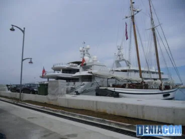 Puerto de Dénia Goleta atracada en Dénia1