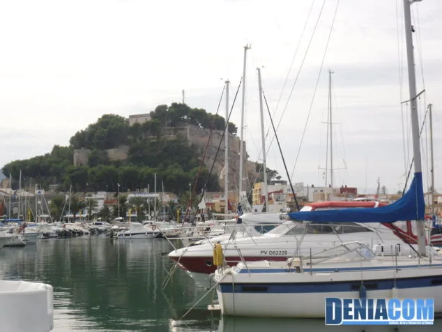 El puerto de Dénia: así ha cambiado la fachada marítima de la ciudad 16 Puerto de Dénia Vista del Castillo