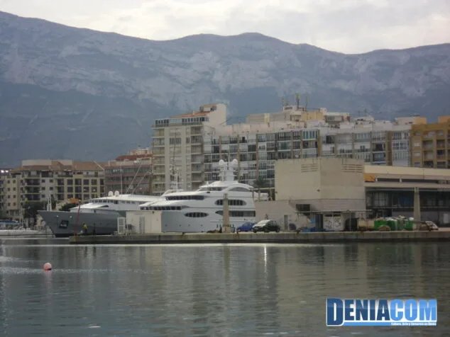 El puerto de Dénia: así ha cambiado la fachada marítima de la ciudad 18 Puerto de Dénia Yates en el puerto