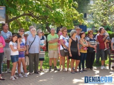Público asistente a la celebración del 9 d’octubre con Dianium Dansa