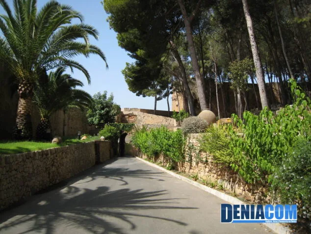 Monumentos e Historia de Dénia 17 Zona de entrada y taquilla del Castillo de Dénia
