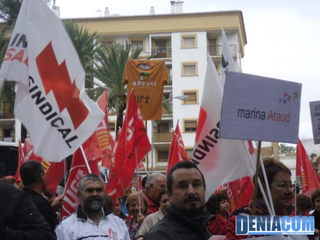 La comarca alza su voz contra los recortes en una manifestación sin incidentes 1 00 Huelga General en Dénia 14N Manifestación