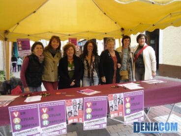 03 Voluntarias de la Asociacion Matria junto a la concejala Pepa Sivera