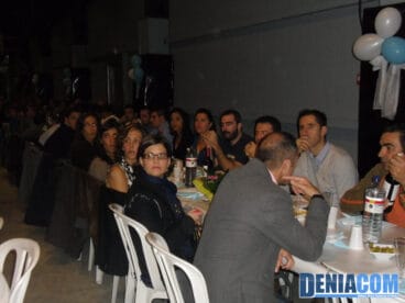 04 Asistentes a la cena benéfica de Ludai