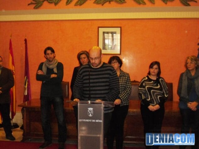 05 Josep Crespo llegeix el manifest contra la violència de gènere a Dénia