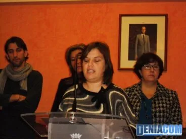 06 Cristina Morera lee el manifiesto contra la violencia de género en Dénia