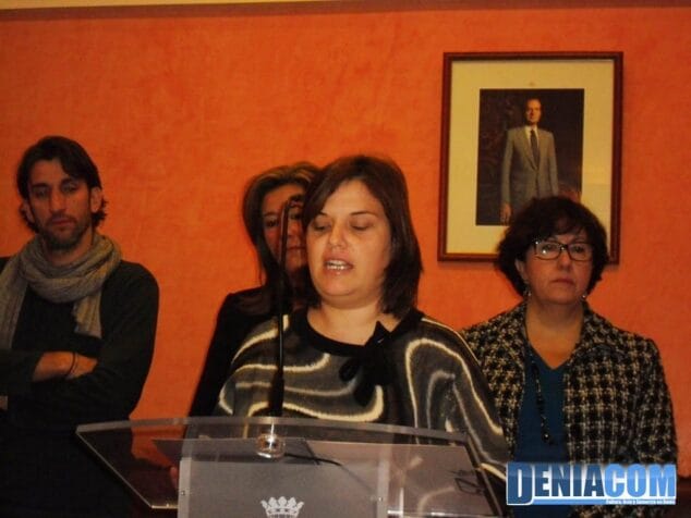 06 Cristina Morera llegeix el manifest contra la violència de gènere a Dénia