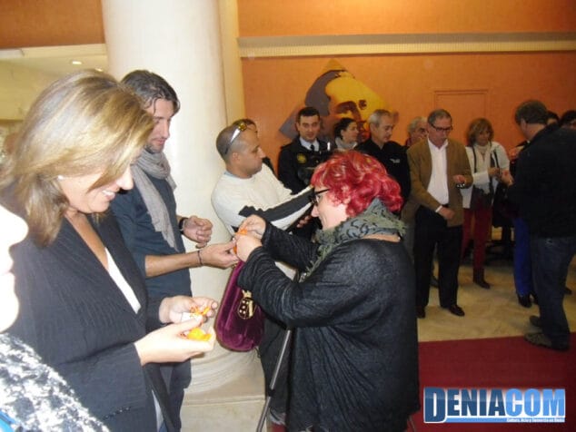 10 Repartiment de xiulets contra la Violència de Gènere a Dénia