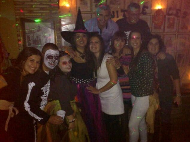 Cargos 2013 celebrando Halloween en la Falla Baix la Mar