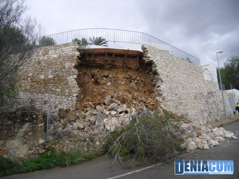 Derrumbe de un muro en Dénia durante el temporal
