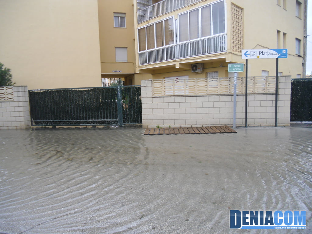 Inundación en la Calle Picardó de Dénia en Las Marinas