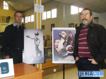 Josep Vicent Bonet y Joan Castejón junto a las obras creadas para el 60 aniversario de la Banda