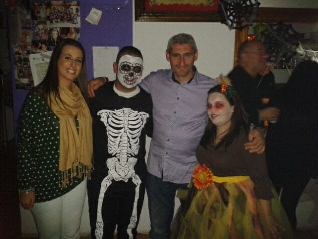 Marta Tabernero y Jaume Bertomeu en el Halloween de la Falla Campaments