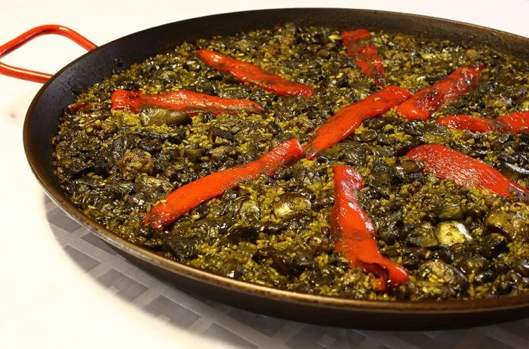 Paella de alcachofas y habas - Restaurante Isa