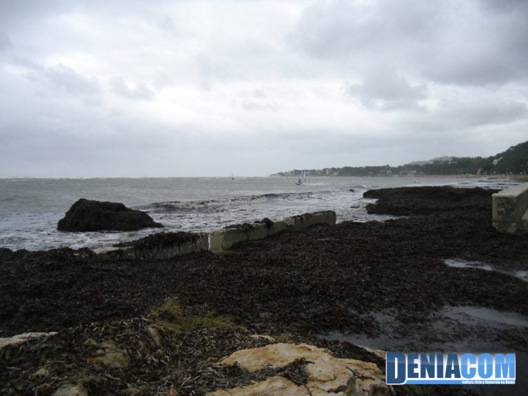 Playa de la Marineta Cassiana de Dénia - Temporal de lluvia y viento