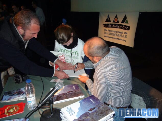 06 Conferencia de Juanito Oyarzábal en Dénia Día Internacional de las Montañas 2012