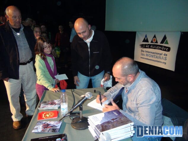 07 Conferencia de Juanito Oyarzábal en Dénia Día Internacional de las Montañas 2012