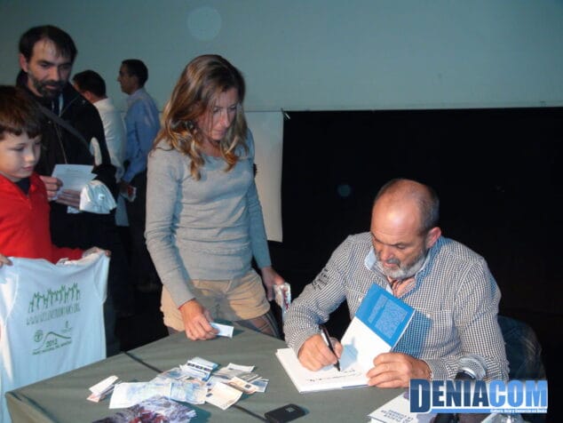 08 Conferencia de Juanito Oyarzábal en Dénia Día Internacional de las Montañas 2012