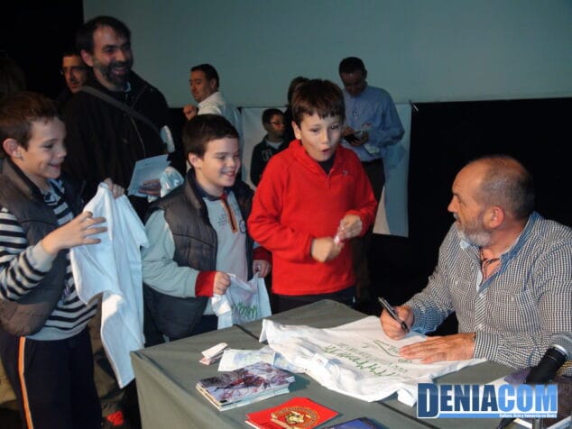 09 Conferencia de Juanito Oyarzábal en Dénia Día Internacional de las Montañas 2012