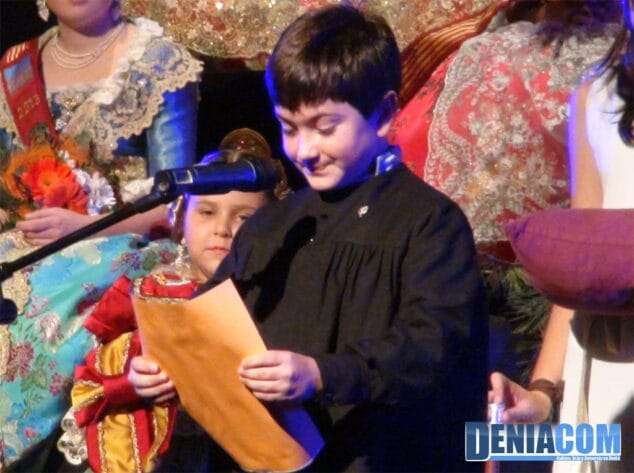 El espíritu olímpico se apodera de la presentación de María Signes como Fallera Mayor Infantil del Centro 9 09 Presentación Infantil Falla Centro 2013 Rafael Balaguer