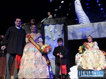 15 Presentación Infantil Falla Centro 2013 – Pleitesías