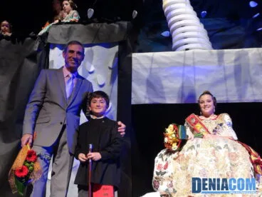 17 Presentación Infantil Falla Centro 2013 – Pleitesías