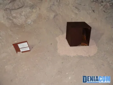 22 Exposiciòn solidaria en favor de Ludai en el Túnel del Castillo de Dénia