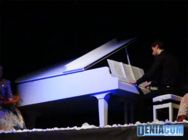 22 Presentación de la Falla Centro 2013 – Pianista