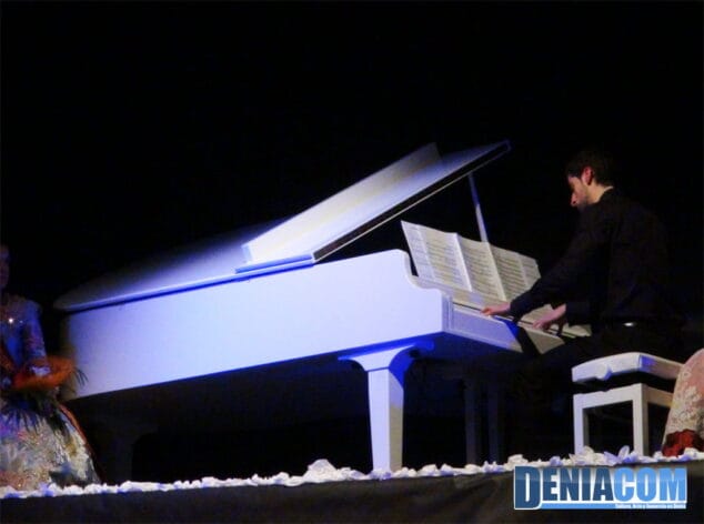 22 Presentación de la Falla Centro 2013 Pianista