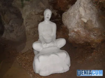 26 Exposiciòn solidaria en favor de Ludai en el Túnel del Castillo de Dénia