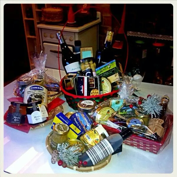 Cestas de Navidad Gourmet en el Rebost de la Marineta Cestas de Navidad Gourmet en el Rebost de la Marineta