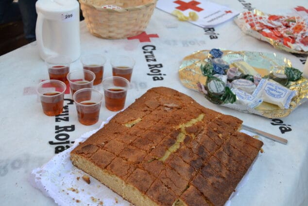 Coca y Mistela el Día de la Banderita de Cruz Roja Dénia