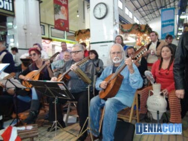 Colla del Cànter en el Mercat Municipal de Dénia