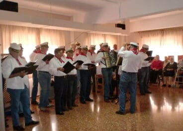 Concierto marinero del grupo Schuimkoppem en la residencia santa lucía de dénia