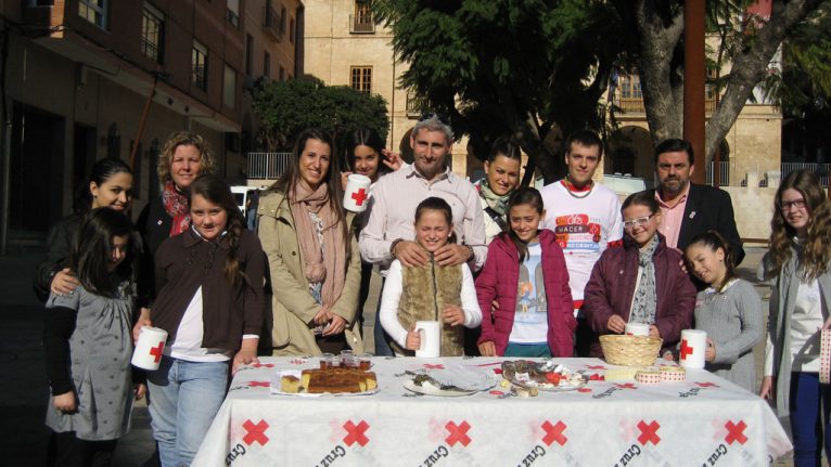Junta Local Fallera el Día de la Banderita de Cruz Roja Dénia