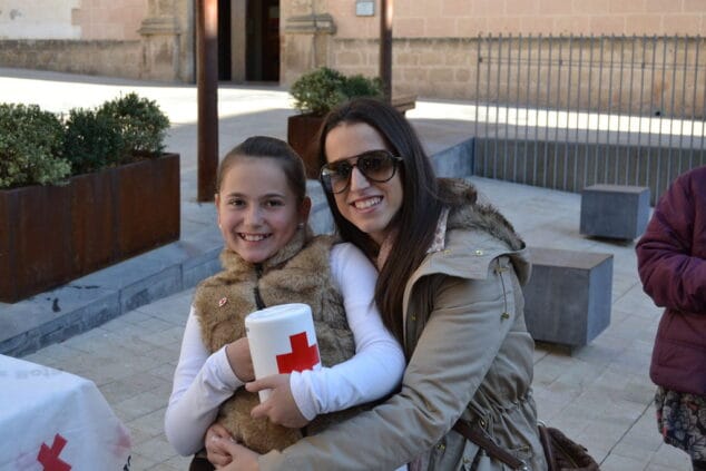 Las Falleras Mayores de Dénia Marta Tabernero y Rocío Patricio el Día de la Banderita