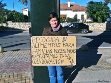 Maria Vanessa a las puertas del establecimiento comercial