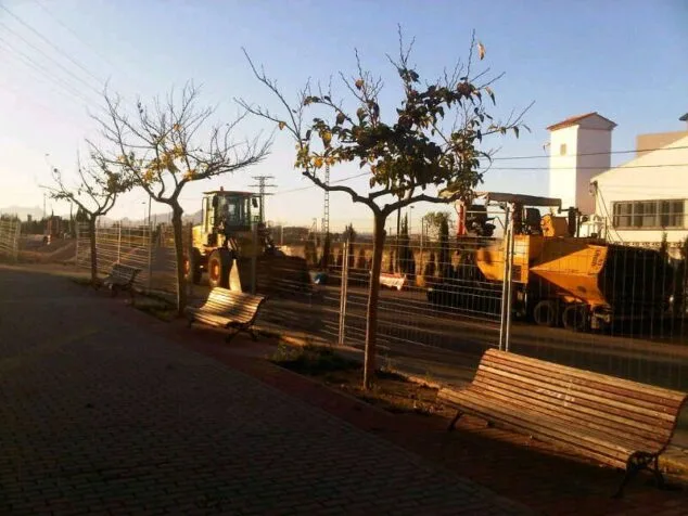 El Ayuntamiento adecúa el camino de acceso posterior al IES Chabás y las obras en el Número 3 "siguen a buen ritmo" 4 Obras Víal Acceso Chabás